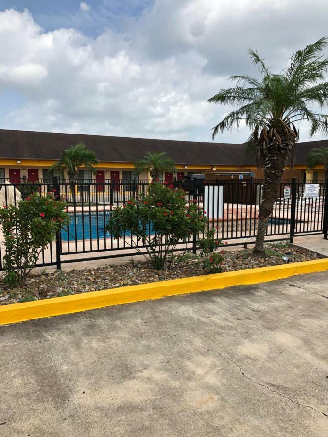Los Fresnos Inn And Suites Exterior foto